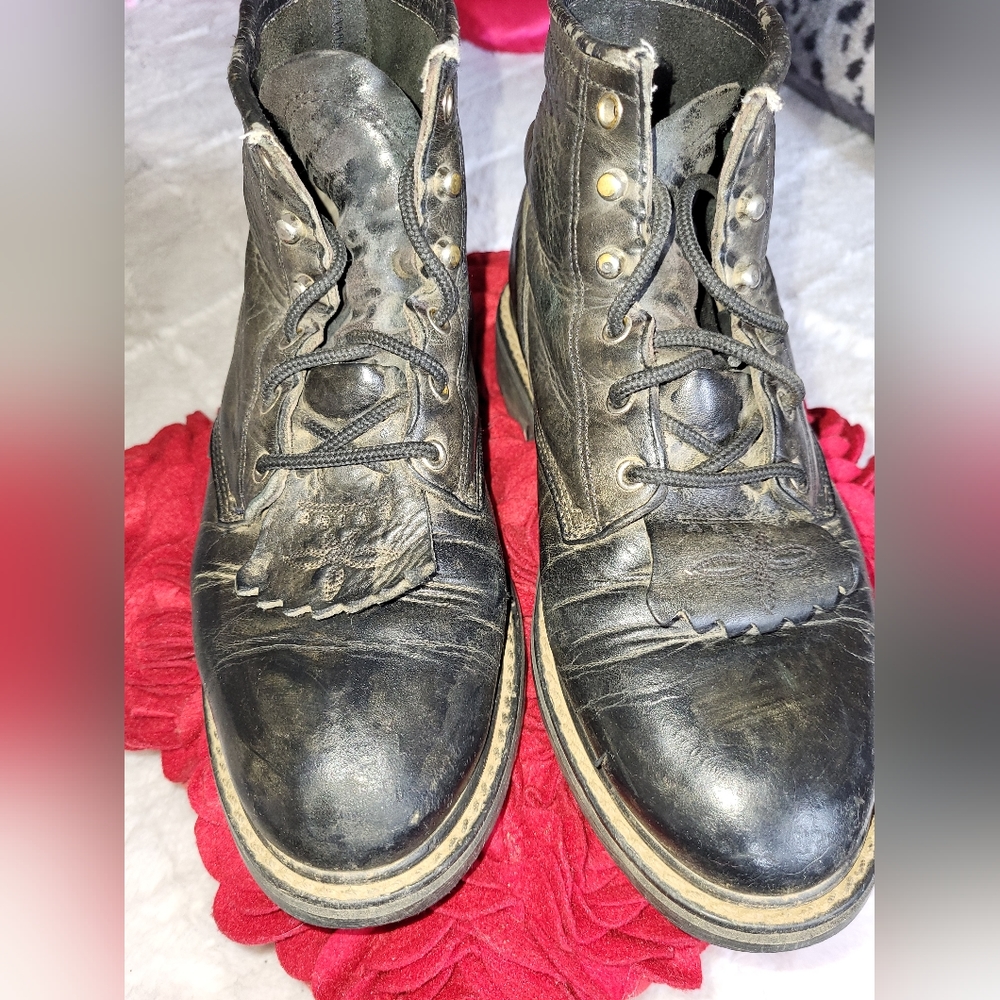 Ariat lace up boots